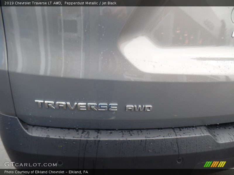 Pepperdust Metallic / Jet Black 2019 Chevrolet Traverse LT AWD