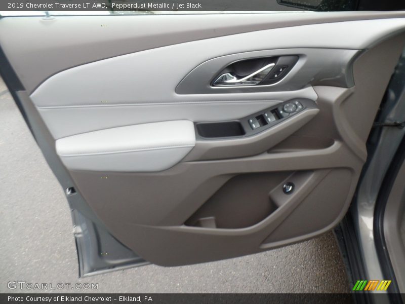 Pepperdust Metallic / Jet Black 2019 Chevrolet Traverse LT AWD