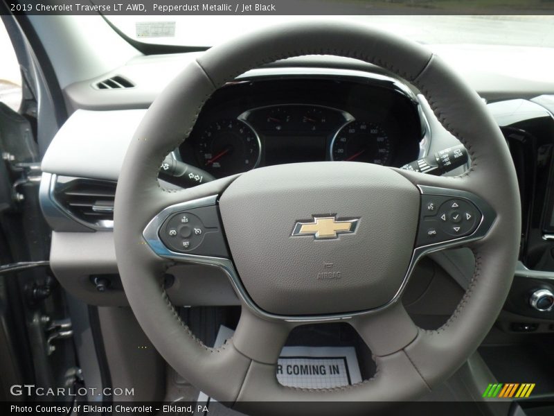 Pepperdust Metallic / Jet Black 2019 Chevrolet Traverse LT AWD
