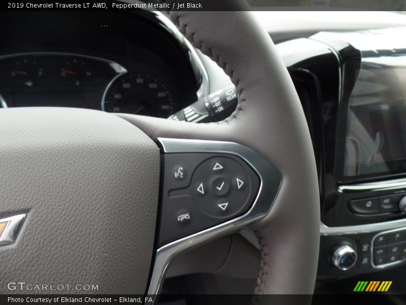 Pepperdust Metallic / Jet Black 2019 Chevrolet Traverse LT AWD