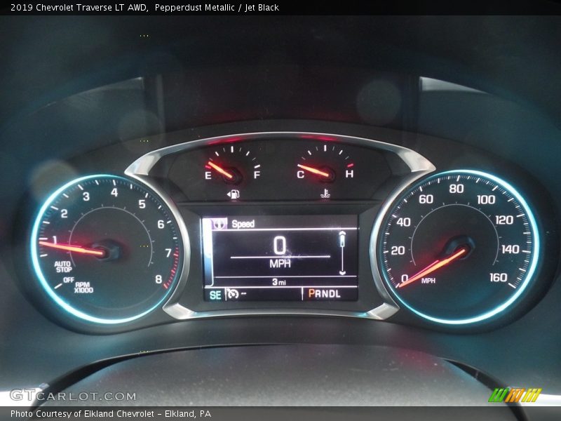 Pepperdust Metallic / Jet Black 2019 Chevrolet Traverse LT AWD