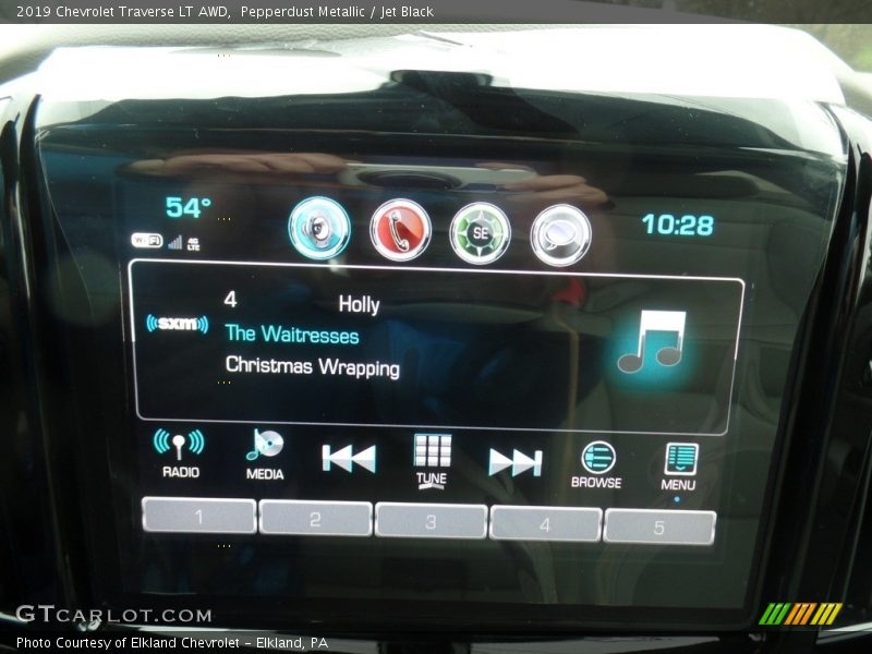 Pepperdust Metallic / Jet Black 2019 Chevrolet Traverse LT AWD