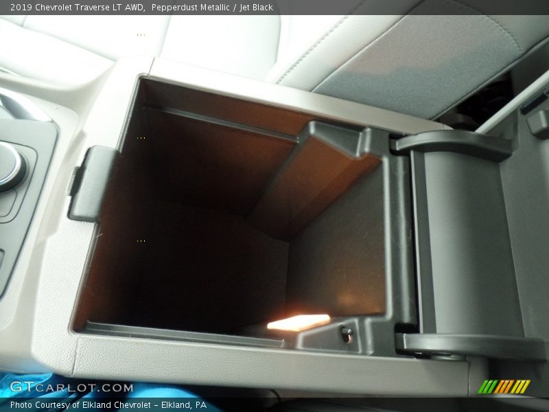 Pepperdust Metallic / Jet Black 2019 Chevrolet Traverse LT AWD