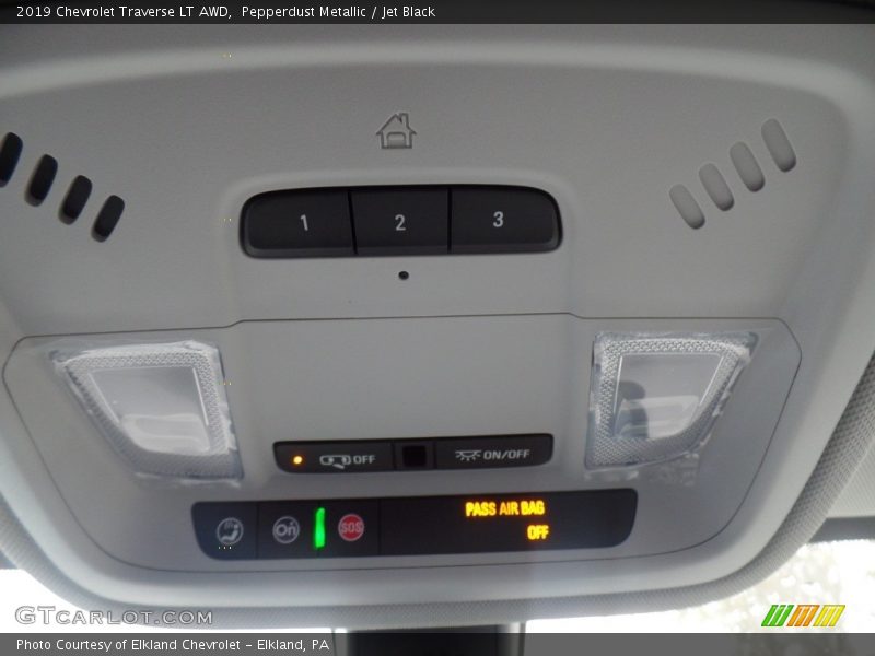 Pepperdust Metallic / Jet Black 2019 Chevrolet Traverse LT AWD