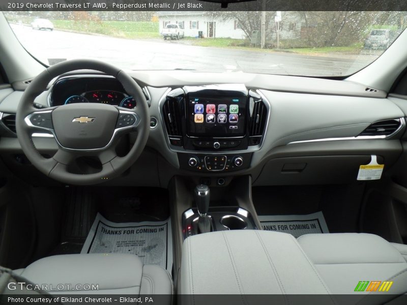 Pepperdust Metallic / Jet Black 2019 Chevrolet Traverse LT AWD