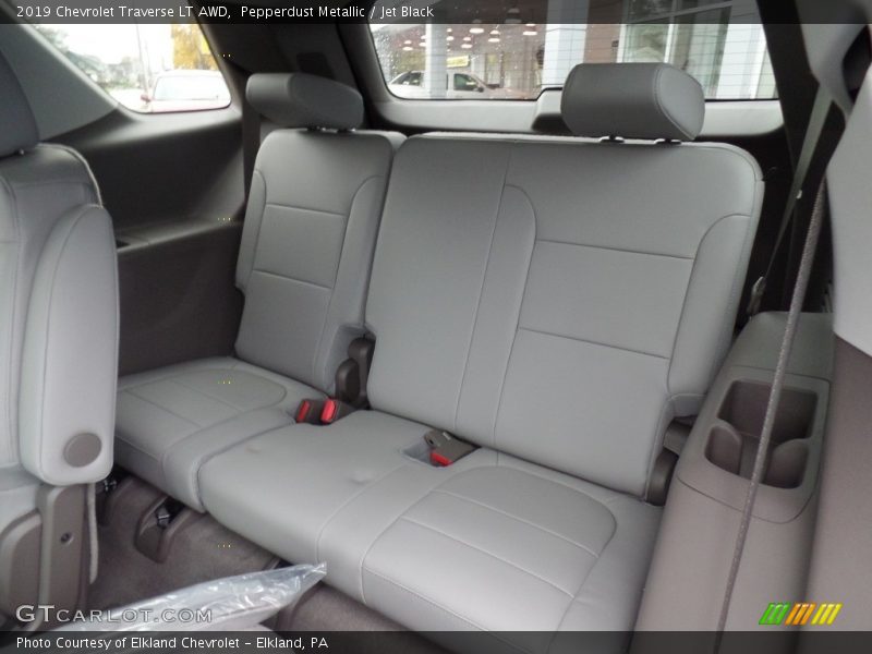 Pepperdust Metallic / Jet Black 2019 Chevrolet Traverse LT AWD