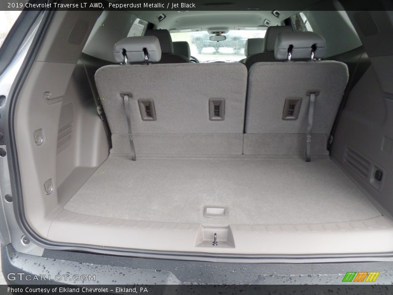 Pepperdust Metallic / Jet Black 2019 Chevrolet Traverse LT AWD