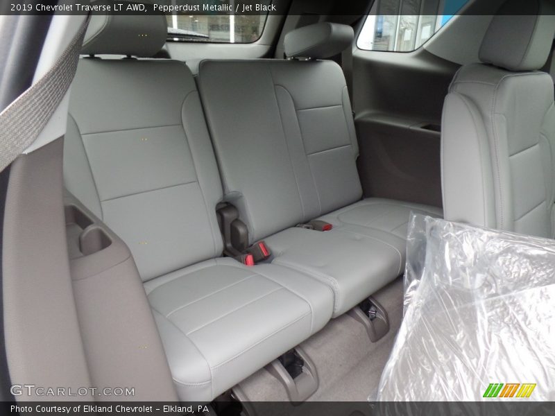Pepperdust Metallic / Jet Black 2019 Chevrolet Traverse LT AWD