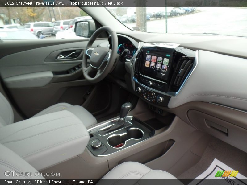 Pepperdust Metallic / Jet Black 2019 Chevrolet Traverse LT AWD