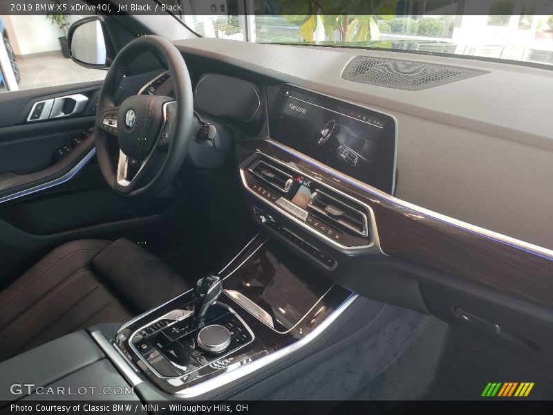 Dashboard of 2019 X5 xDrive40i