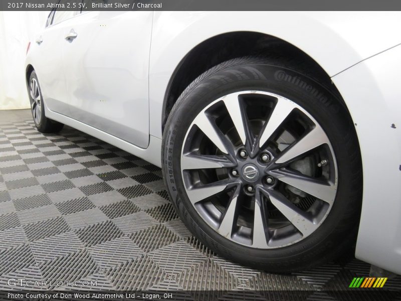 Brilliant Silver / Charcoal 2017 Nissan Altima 2.5 SV