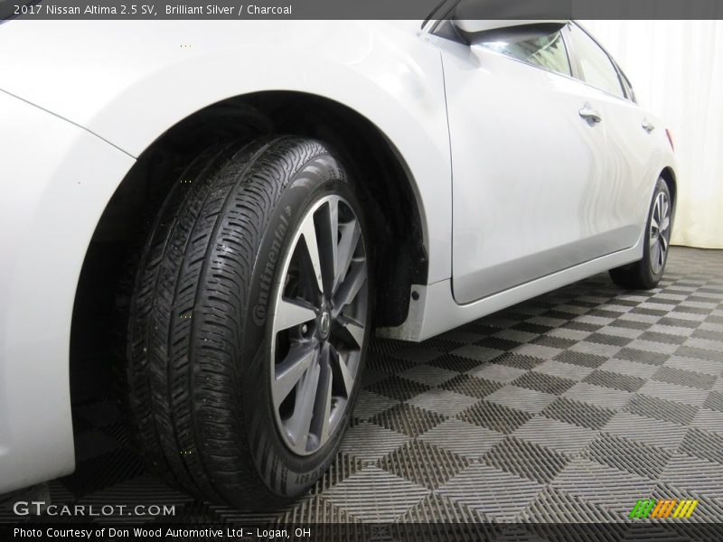 Brilliant Silver / Charcoal 2017 Nissan Altima 2.5 SV