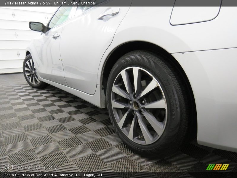 Brilliant Silver / Charcoal 2017 Nissan Altima 2.5 SV