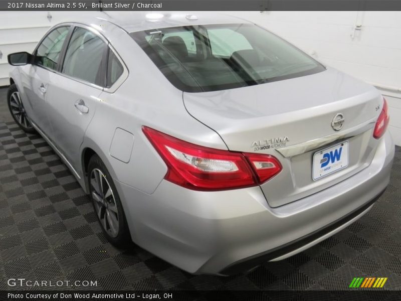 Brilliant Silver / Charcoal 2017 Nissan Altima 2.5 SV
