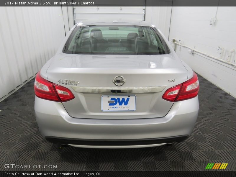 Brilliant Silver / Charcoal 2017 Nissan Altima 2.5 SV
