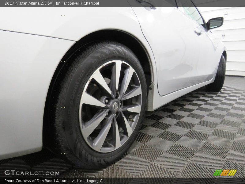 Brilliant Silver / Charcoal 2017 Nissan Altima 2.5 SV