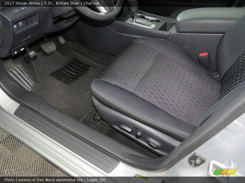 Brilliant Silver / Charcoal 2017 Nissan Altima 2.5 SV