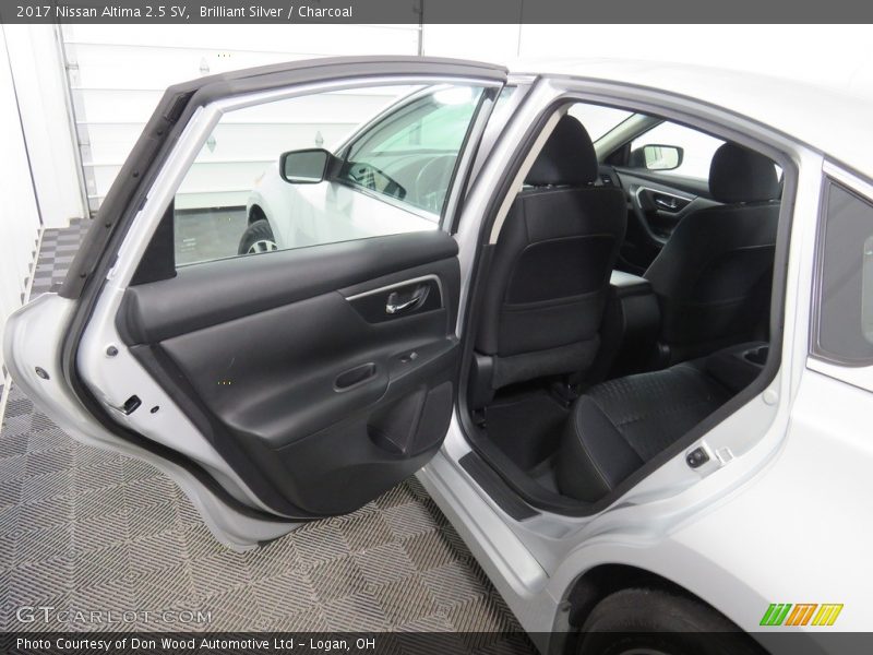 Brilliant Silver / Charcoal 2017 Nissan Altima 2.5 SV