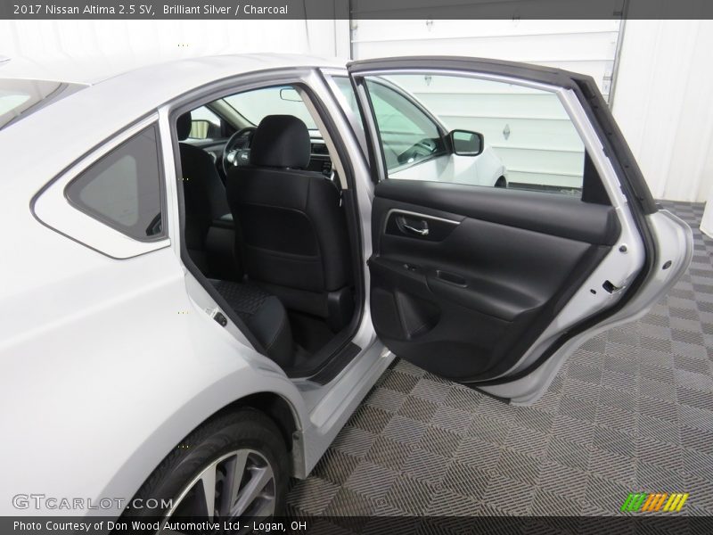 Brilliant Silver / Charcoal 2017 Nissan Altima 2.5 SV