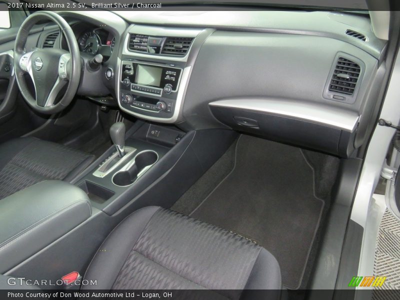 Brilliant Silver / Charcoal 2017 Nissan Altima 2.5 SV