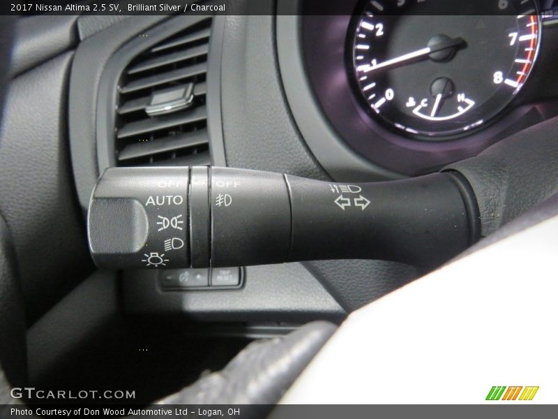 Brilliant Silver / Charcoal 2017 Nissan Altima 2.5 SV