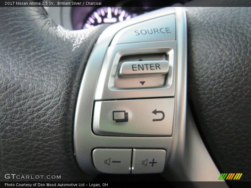 Brilliant Silver / Charcoal 2017 Nissan Altima 2.5 SV