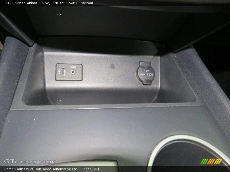 Brilliant Silver / Charcoal 2017 Nissan Altima 2.5 SV