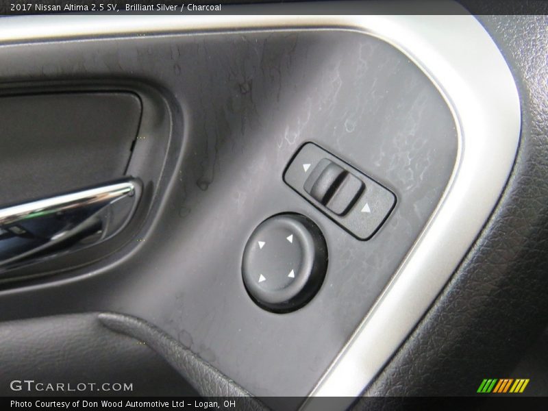 Brilliant Silver / Charcoal 2017 Nissan Altima 2.5 SV