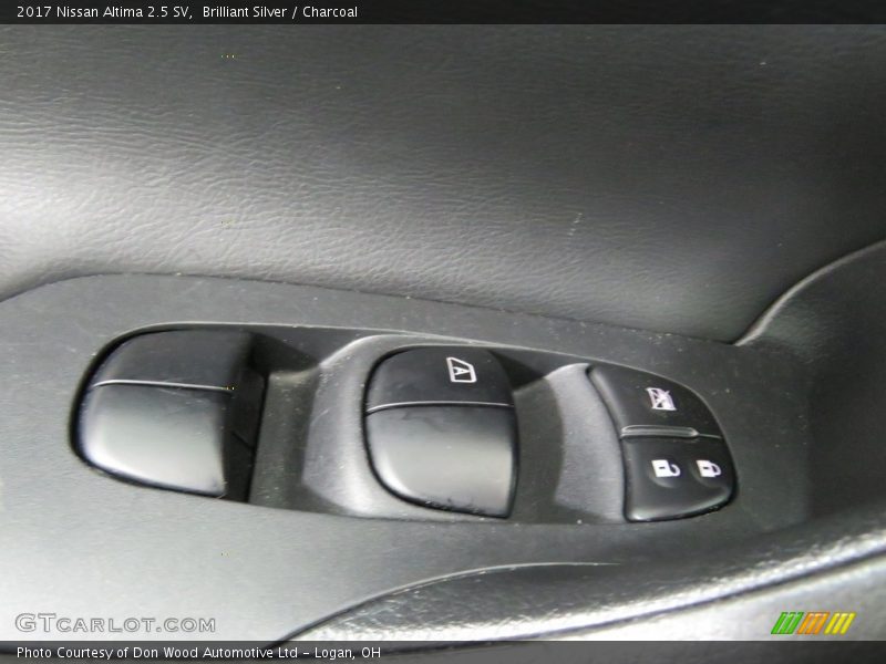 Brilliant Silver / Charcoal 2017 Nissan Altima 2.5 SV