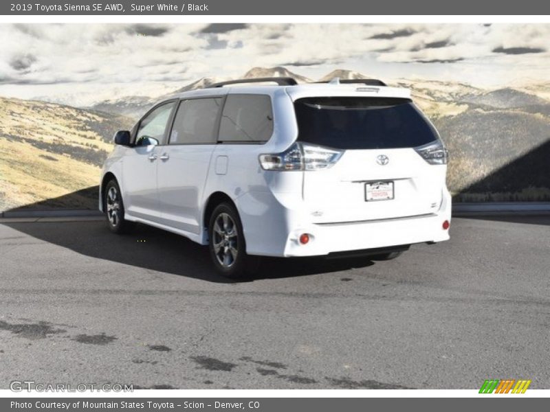 Super White / Black 2019 Toyota Sienna SE AWD