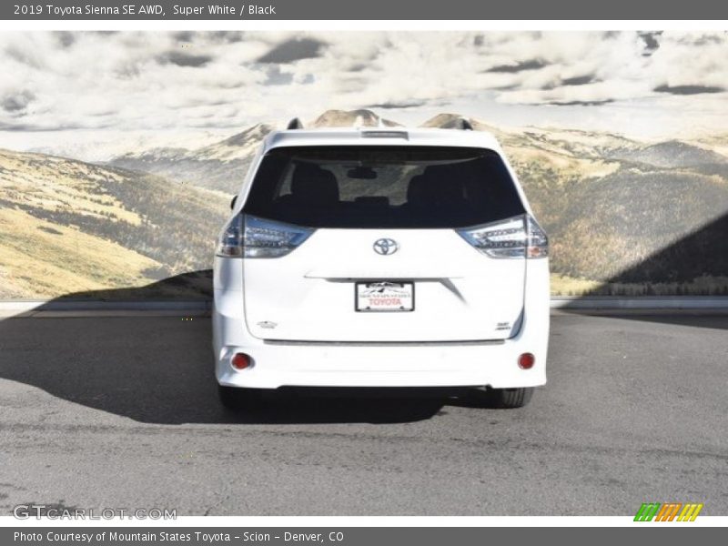 Super White / Black 2019 Toyota Sienna SE AWD