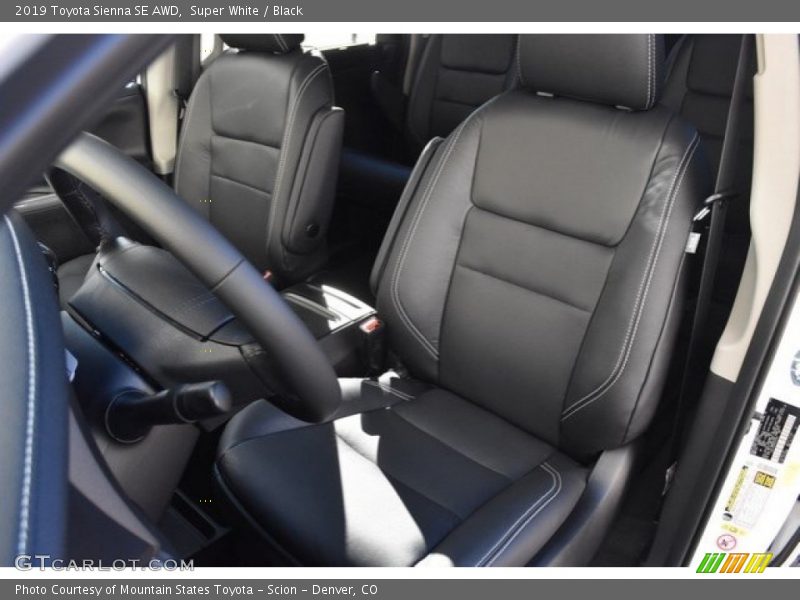 Super White / Black 2019 Toyota Sienna SE AWD