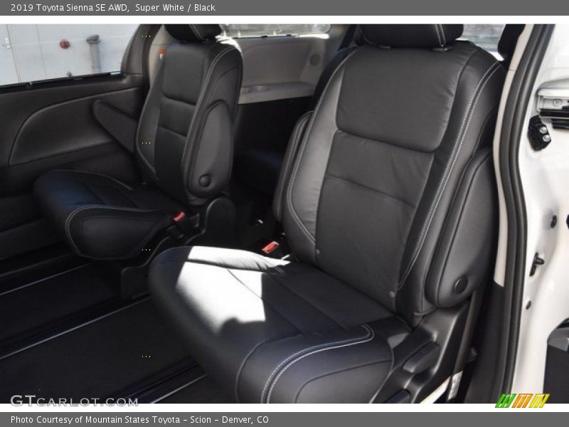 Super White / Black 2019 Toyota Sienna SE AWD