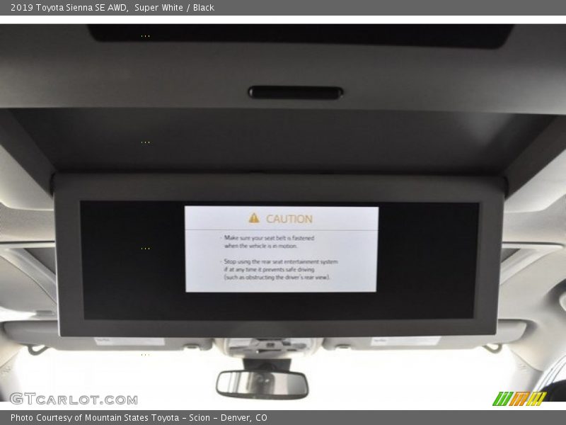 Super White / Black 2019 Toyota Sienna SE AWD