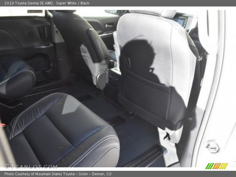 Super White / Black 2019 Toyota Sienna SE AWD