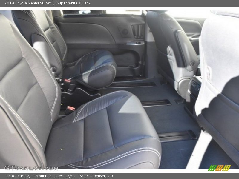 Super White / Black 2019 Toyota Sienna SE AWD