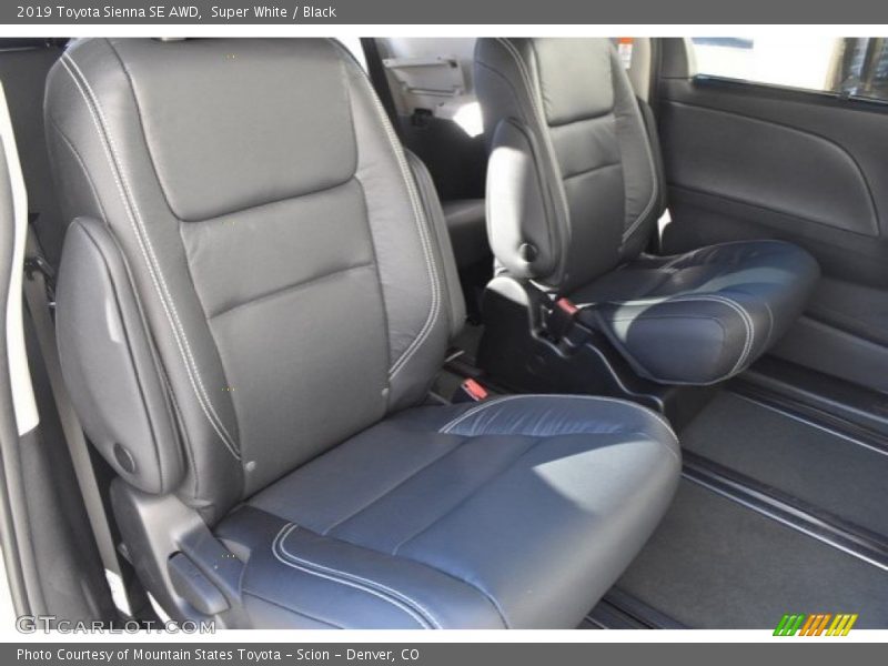 Super White / Black 2019 Toyota Sienna SE AWD