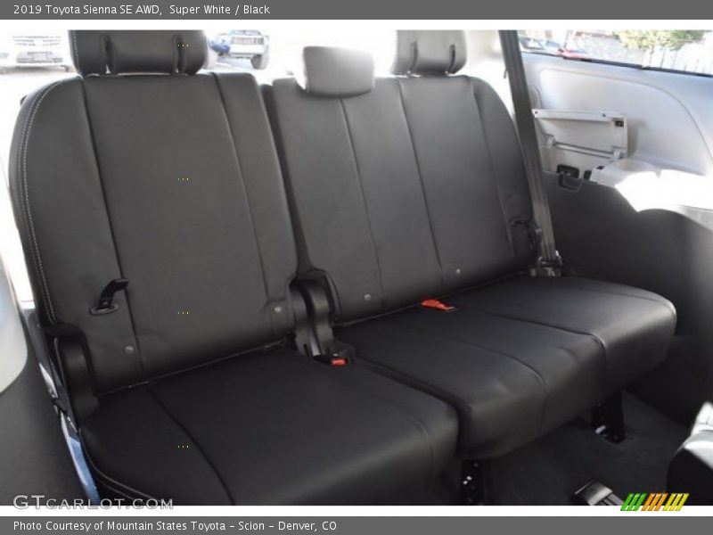 Super White / Black 2019 Toyota Sienna SE AWD