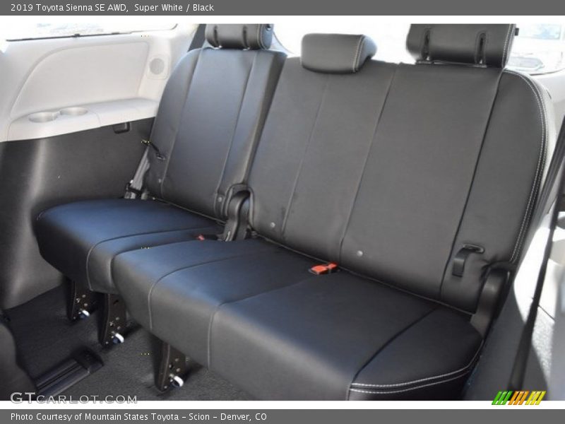 Super White / Black 2019 Toyota Sienna SE AWD