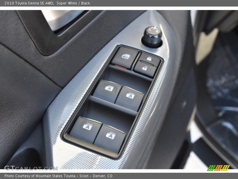 Super White / Black 2019 Toyota Sienna SE AWD