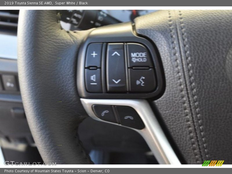 Super White / Black 2019 Toyota Sienna SE AWD