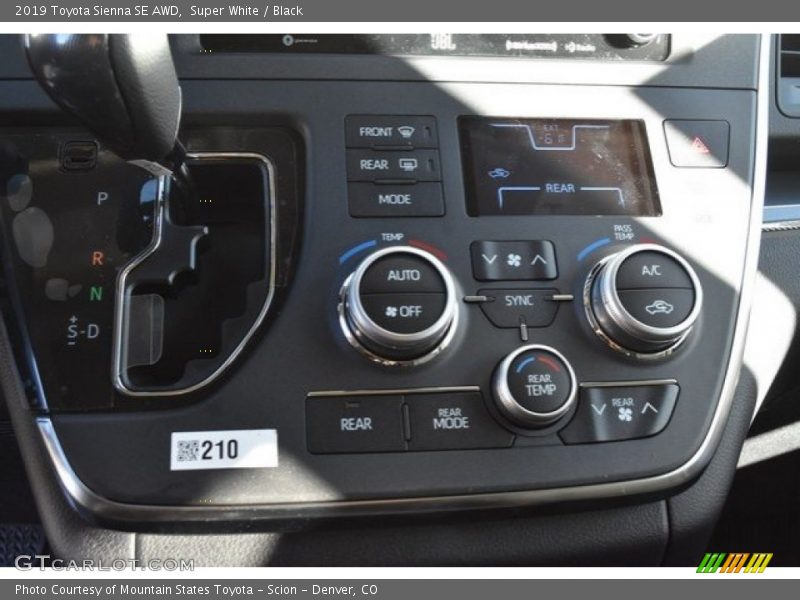 Super White / Black 2019 Toyota Sienna SE AWD