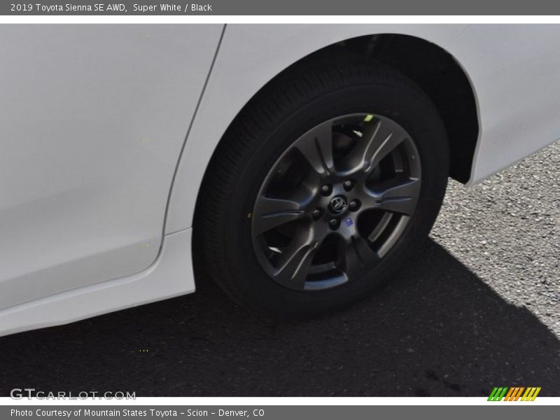 Super White / Black 2019 Toyota Sienna SE AWD