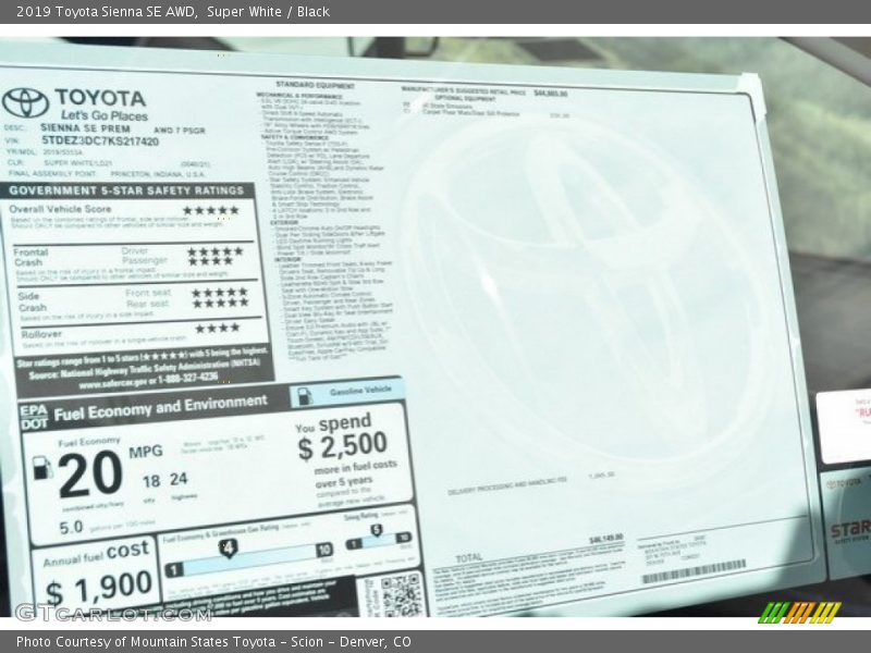 Super White / Black 2019 Toyota Sienna SE AWD