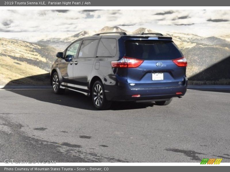 Parisian Night Pearl / Ash 2019 Toyota Sienna XLE
