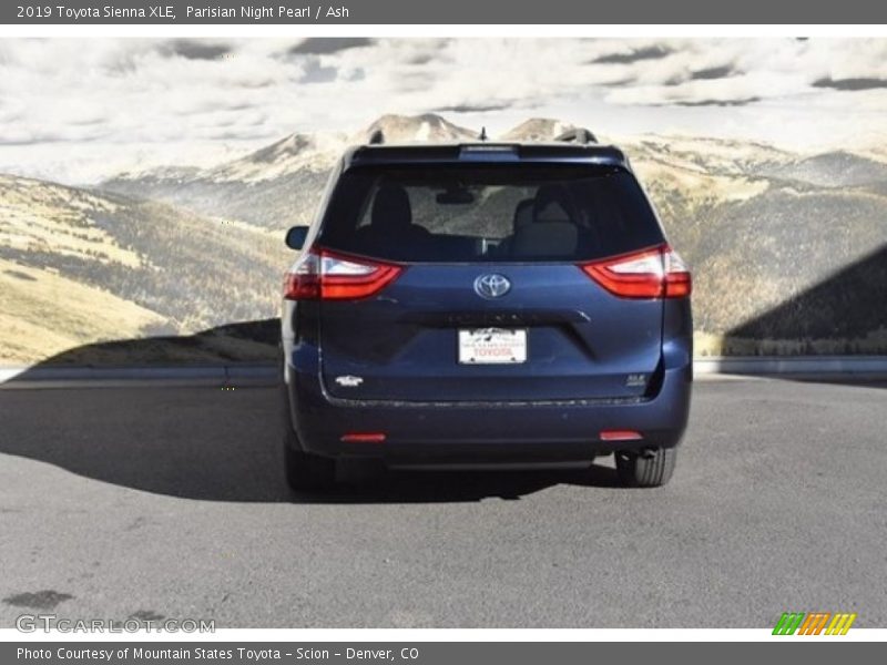 Parisian Night Pearl / Ash 2019 Toyota Sienna XLE