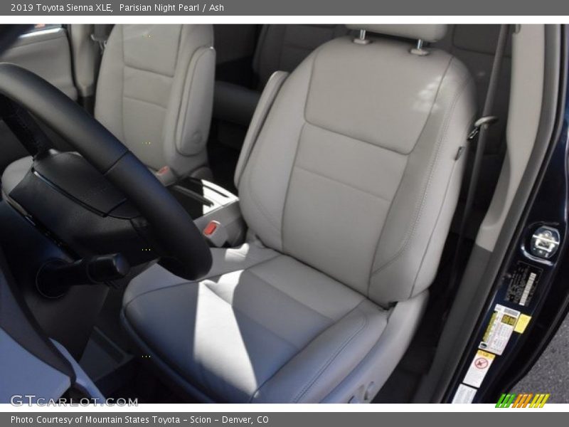 Parisian Night Pearl / Ash 2019 Toyota Sienna XLE
