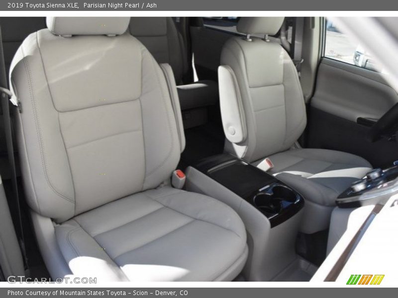 Parisian Night Pearl / Ash 2019 Toyota Sienna XLE