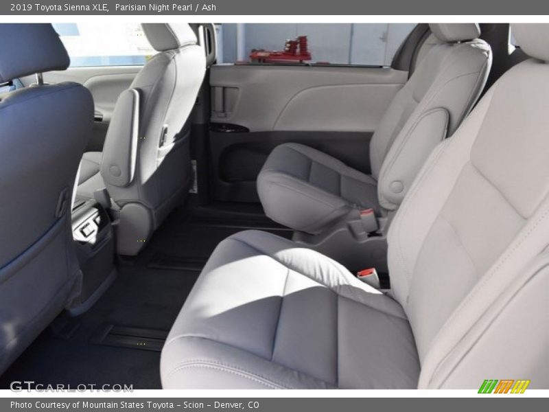 Parisian Night Pearl / Ash 2019 Toyota Sienna XLE