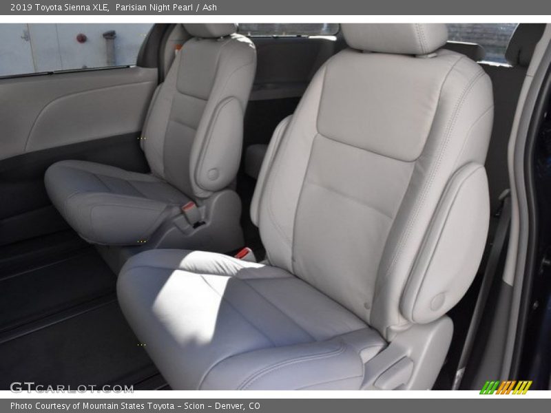 Parisian Night Pearl / Ash 2019 Toyota Sienna XLE
